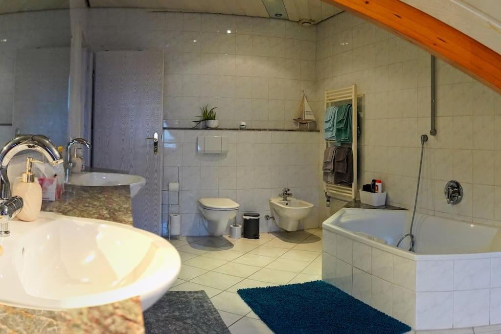 Grosse, Helle Wohnung Fuer Bis Zu 6 Personen Weinheim Ngoại thất bức ảnh