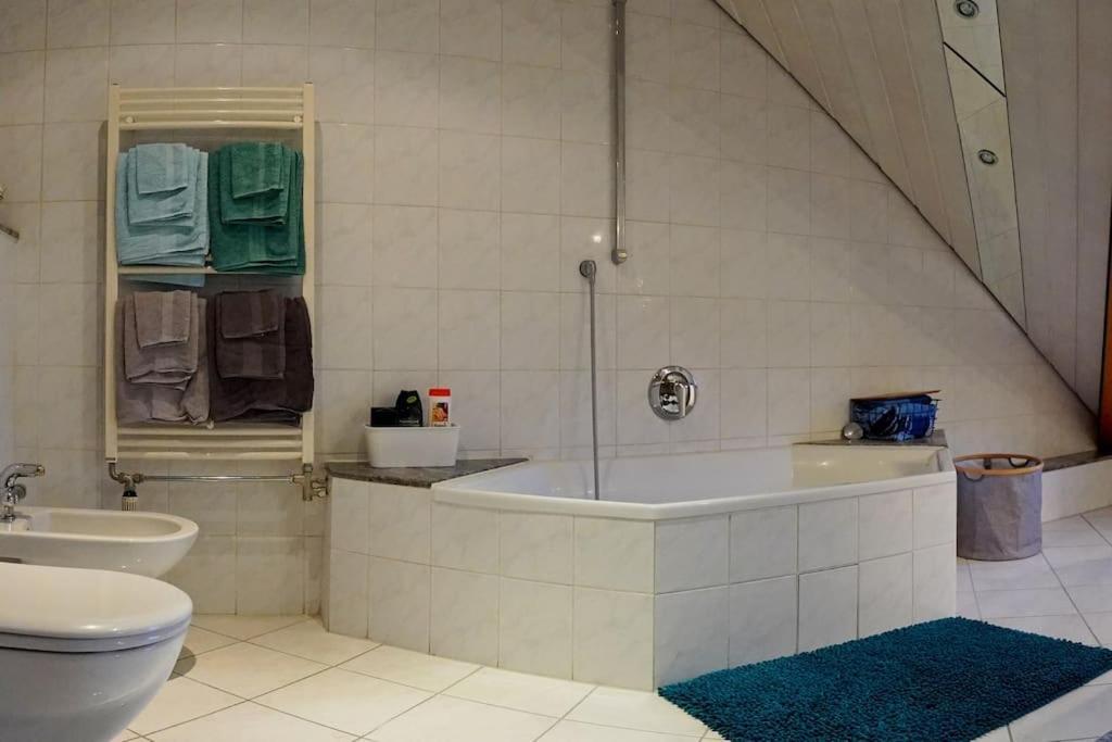 Grosse, Helle Wohnung Fuer Bis Zu 6 Personen Weinheim Ngoại thất bức ảnh
